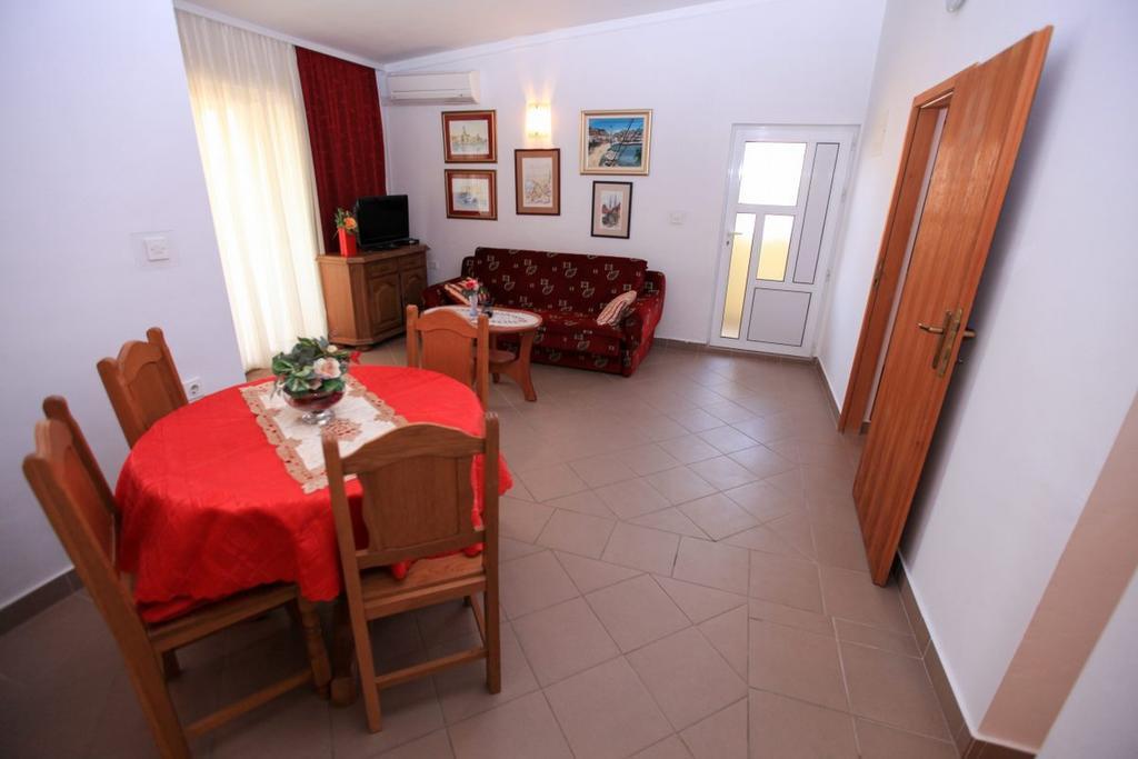 Apartments Franc Povljana Phòng bức ảnh